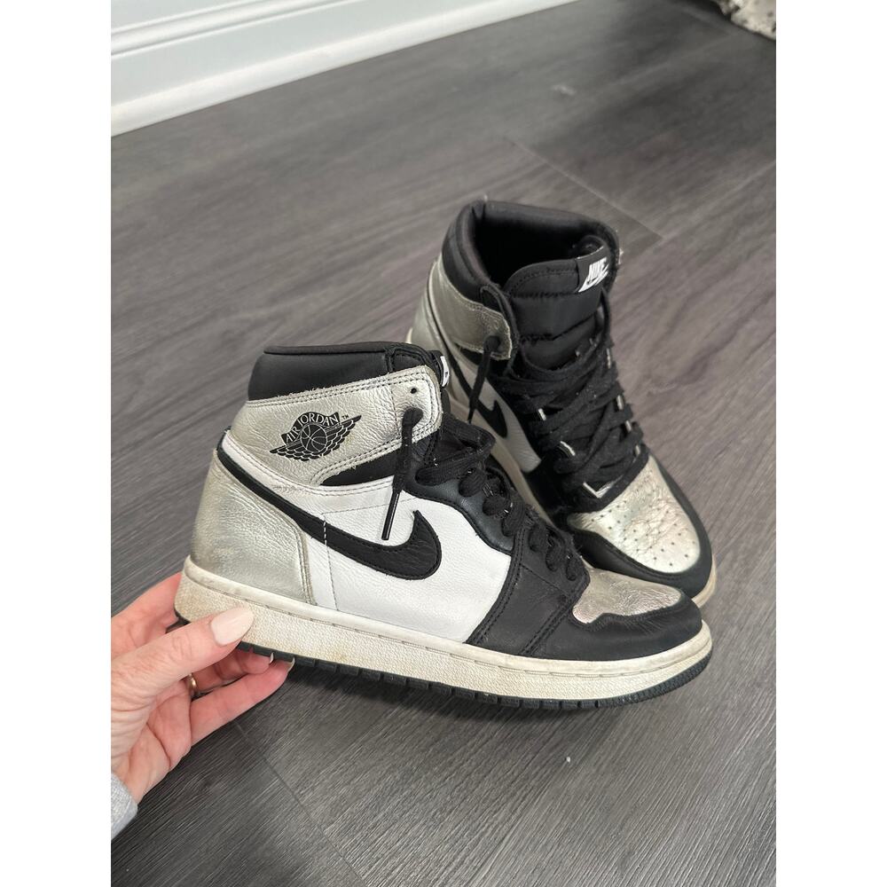 Nike Air Jordan 1 Retro High Top Sneakers Men's Size 9